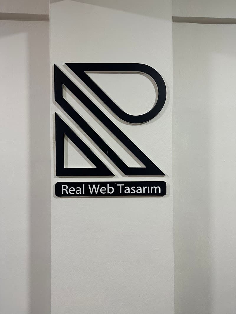 Real Web Tasarım görseli